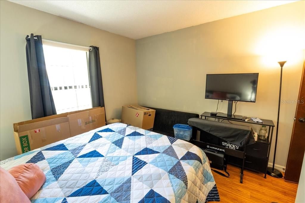 待售: $185,000 (2 贝兹, 2 浴室, 1160 平方英尺)