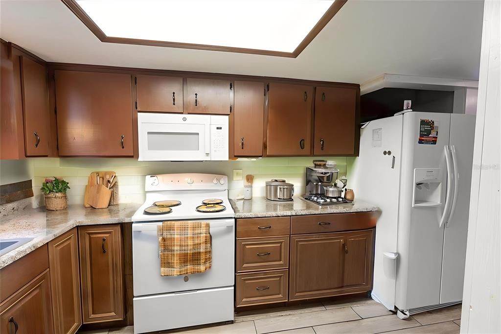 待售: $185,000 (2 贝兹, 2 浴室, 1160 平方英尺)