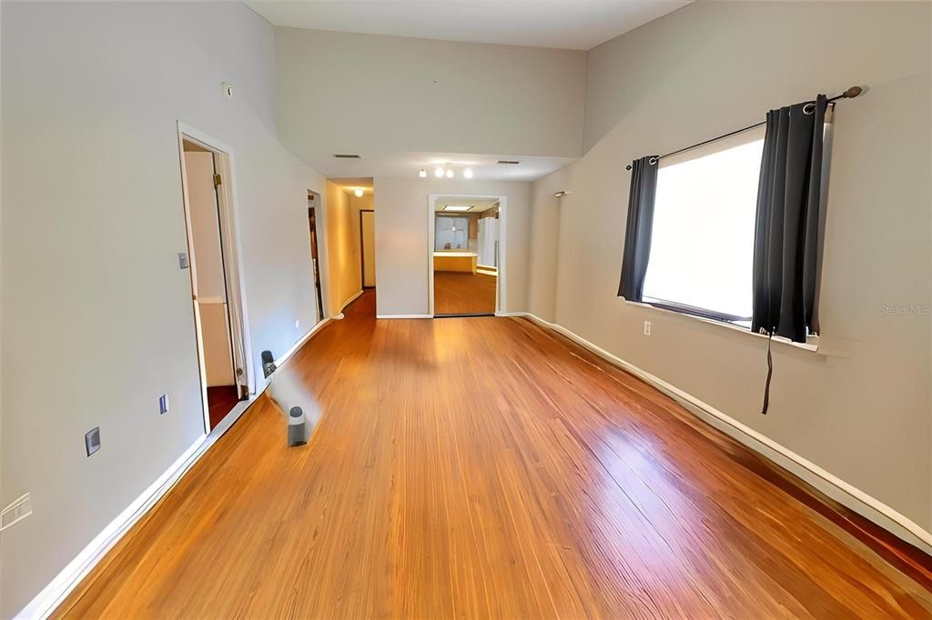 待售: $185,000 (2 贝兹, 2 浴室, 1160 平方英尺)