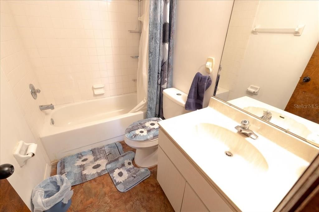 待售: $185,000 (2 贝兹, 2 浴室, 1160 平方英尺)