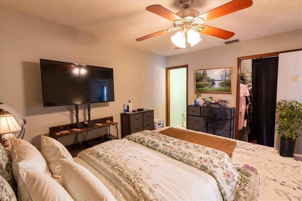 待售: $185,000 (2 贝兹, 2 浴室, 1160 平方英尺)