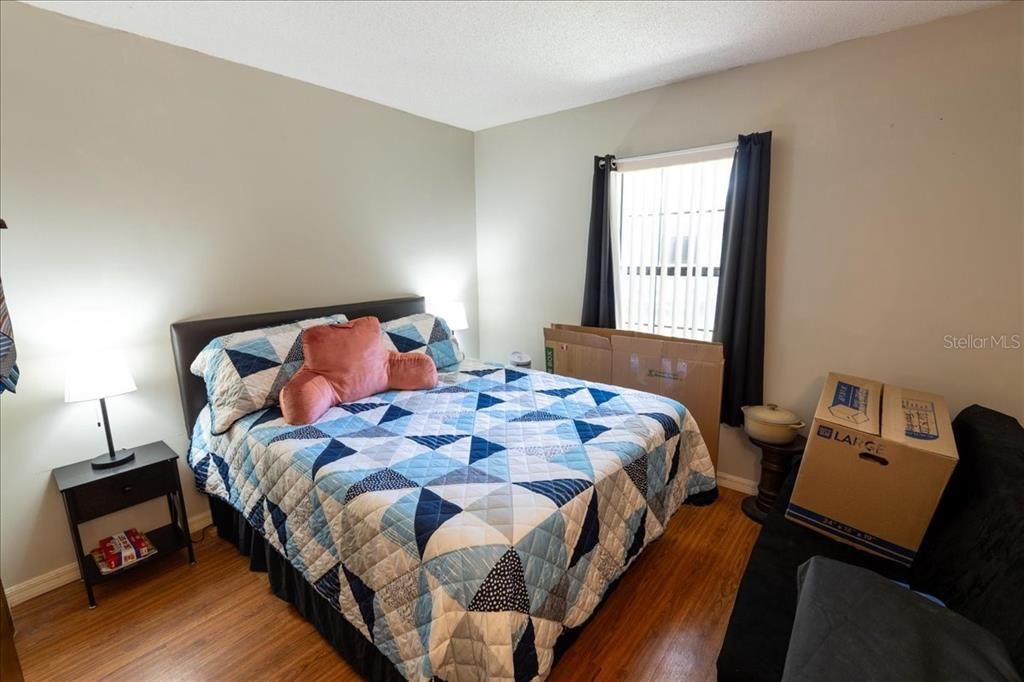 待售: $185,000 (2 贝兹, 2 浴室, 1160 平方英尺)