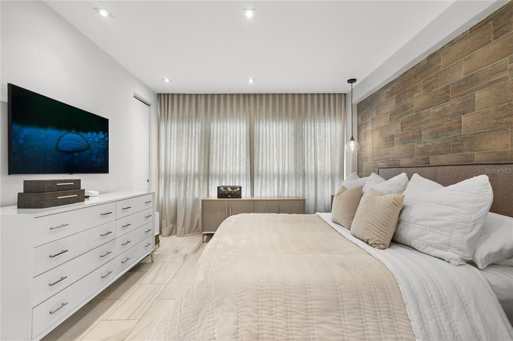 Под контрактом: $995,000 (4 спален, 4 ванн, 1998 Квадратных фут)