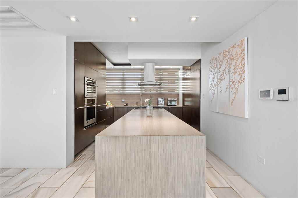 Под контрактом: $995,000 (4 спален, 4 ванн, 1998 Квадратных фут)