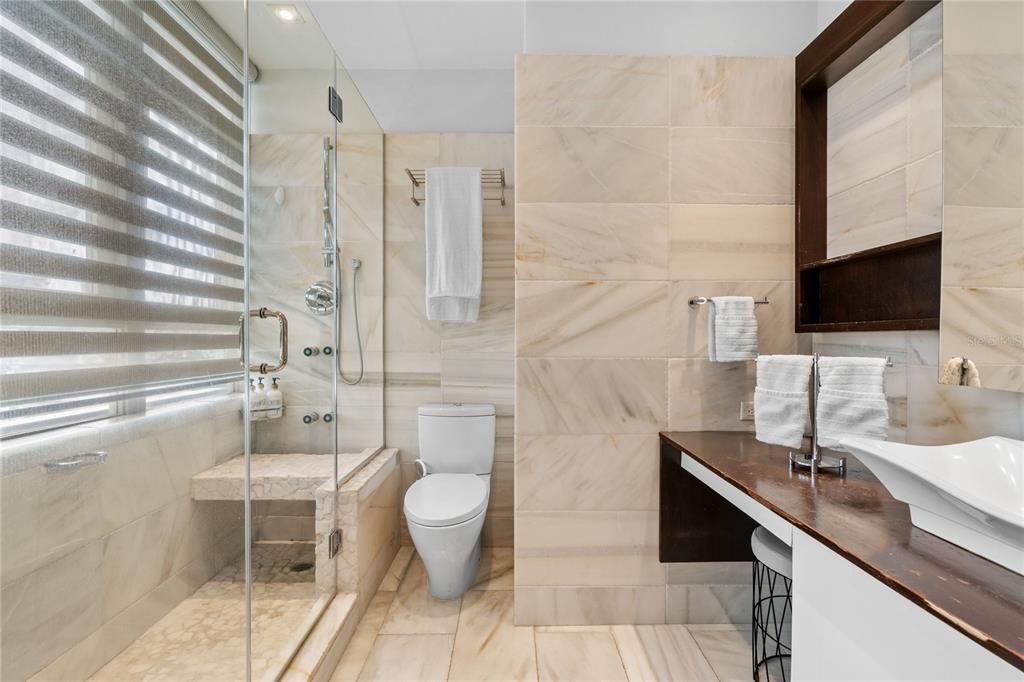 Под контрактом: $995,000 (4 спален, 4 ванн, 1998 Квадратных фут)