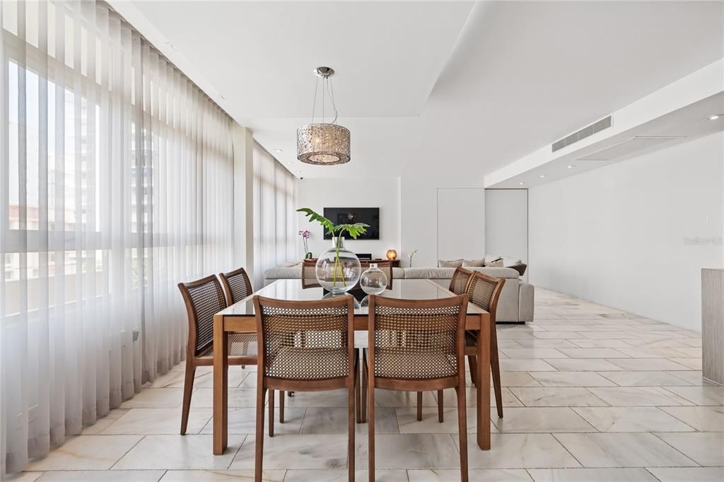 Под контрактом: $995,000 (4 спален, 4 ванн, 1998 Квадратных фут)