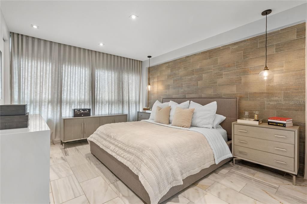 Под контрактом: $995,000 (4 спален, 4 ванн, 1998 Квадратных фут)