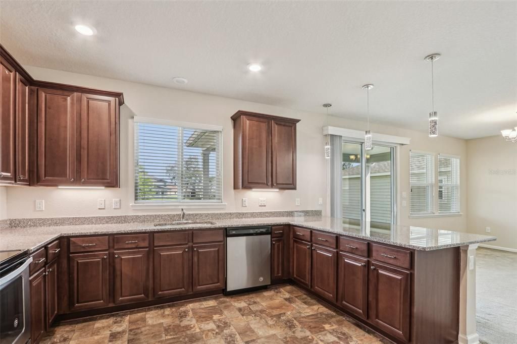 На продажу: $415,000 (3 спален, 2 ванн, 2086 Квадратных фут)