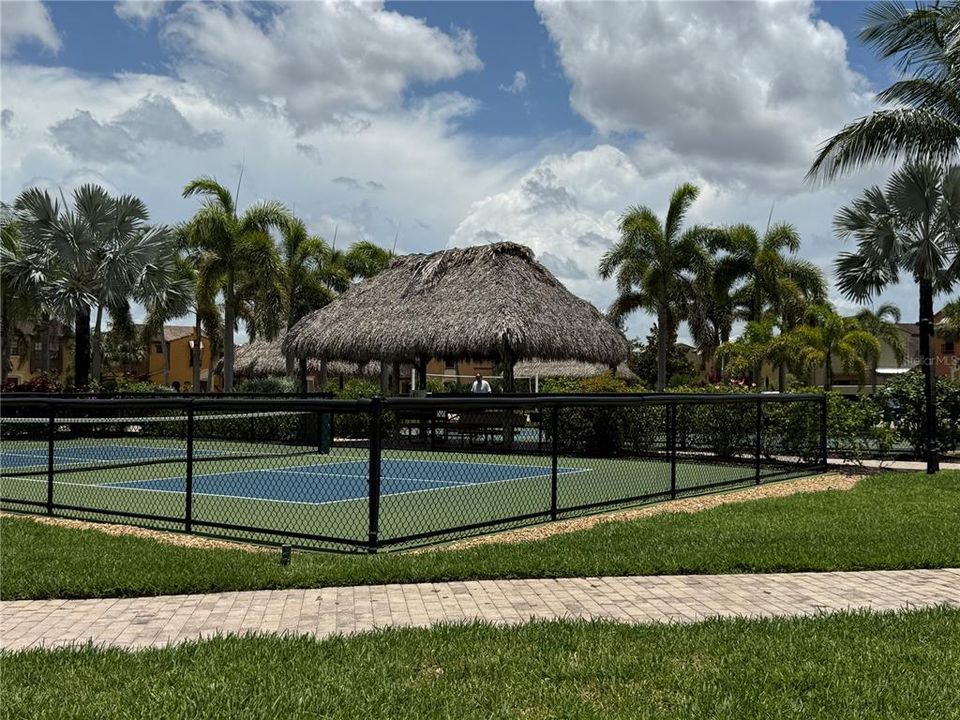 На продажу: $285,900 (2 спален, 2 ванн, 1525 Квадратных фут)