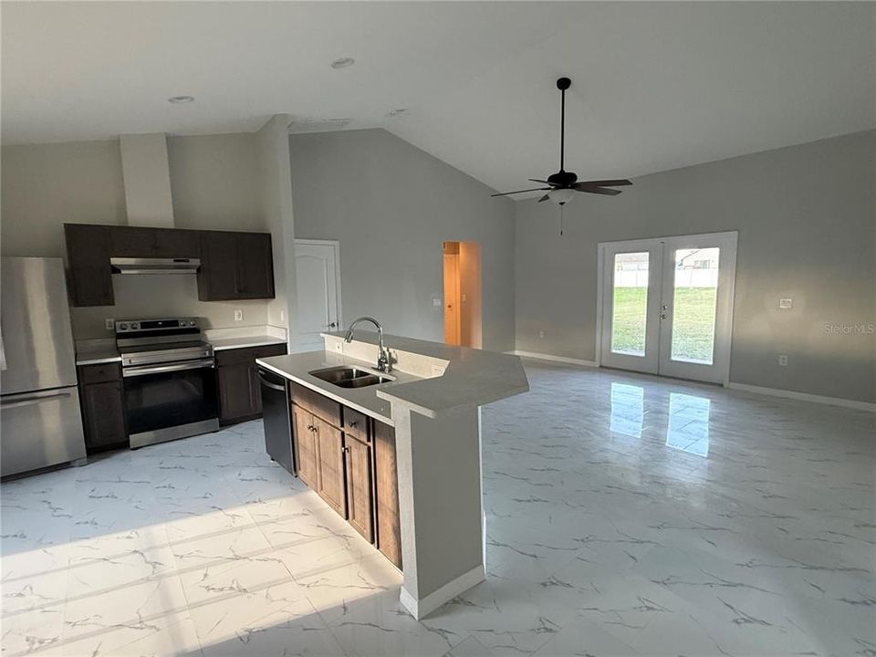 待售: $280,000 (3 贝兹, 2 浴室, 1671 平方英尺)