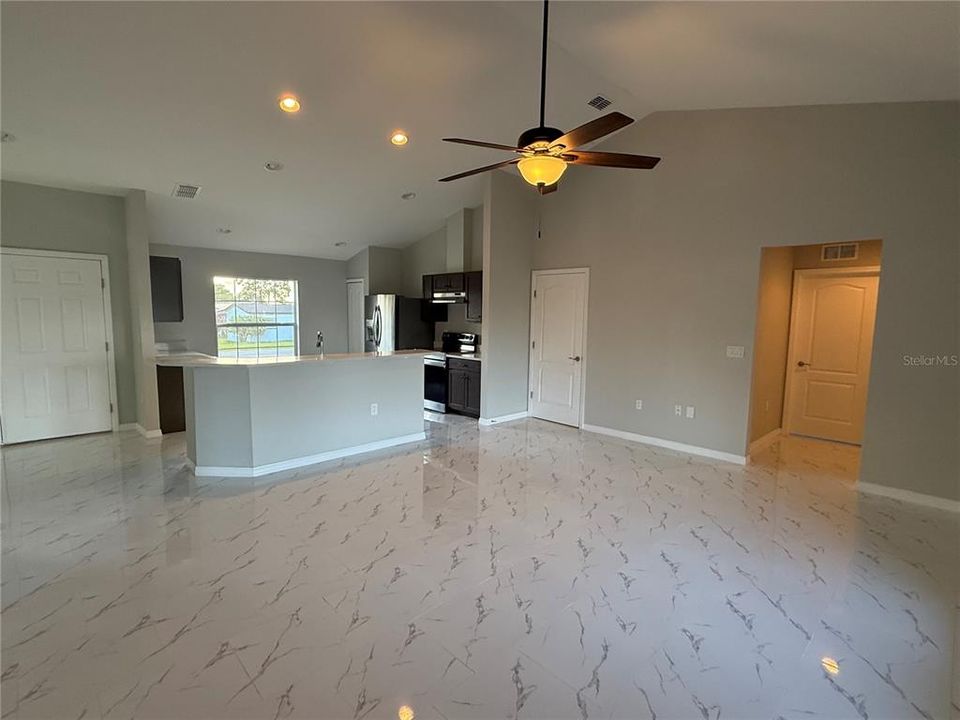 待售: $280,000 (3 贝兹, 2 浴室, 1671 平方英尺)