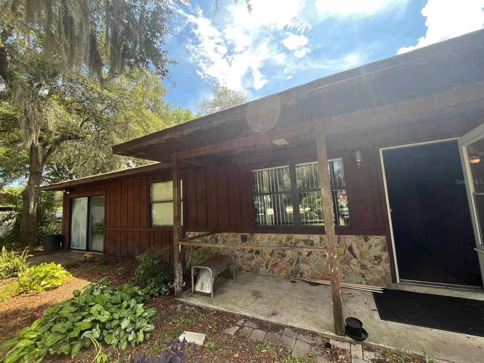 For Sale: $248,000 (3 beds, 2 baths, 1215 Square Feet)