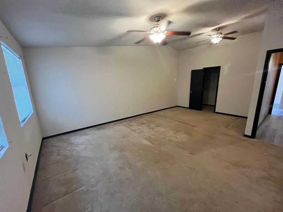 For Sale: $248,000 (3 beds, 2 baths, 1215 Square Feet)