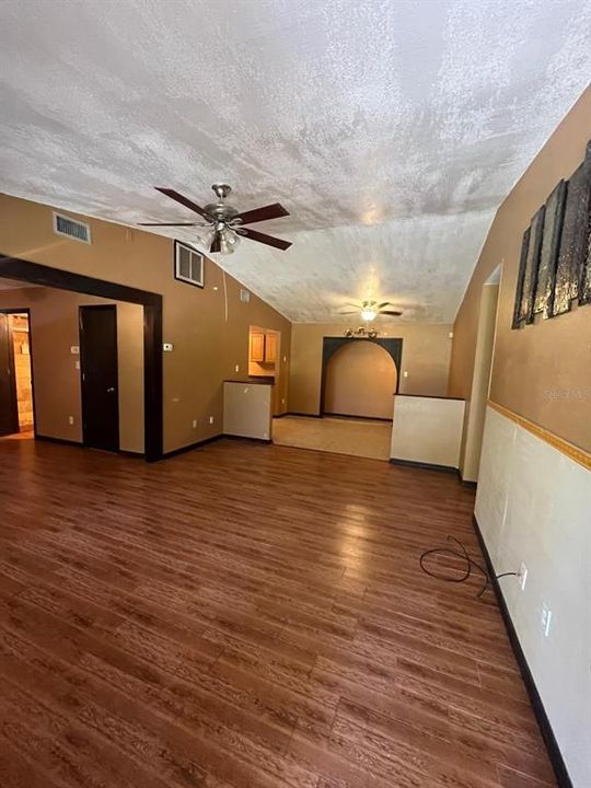 For Sale: $248,000 (3 beds, 2 baths, 1215 Square Feet)