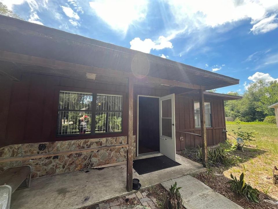 For Sale: $248,000 (3 beds, 2 baths, 1215 Square Feet)