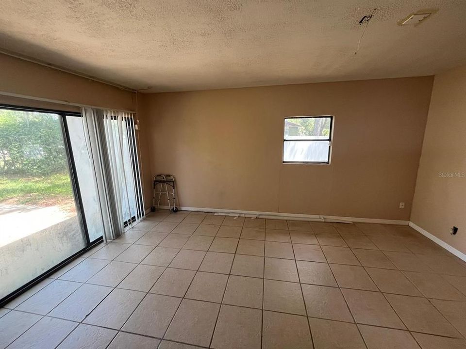 For Sale: $248,000 (3 beds, 2 baths, 1215 Square Feet)