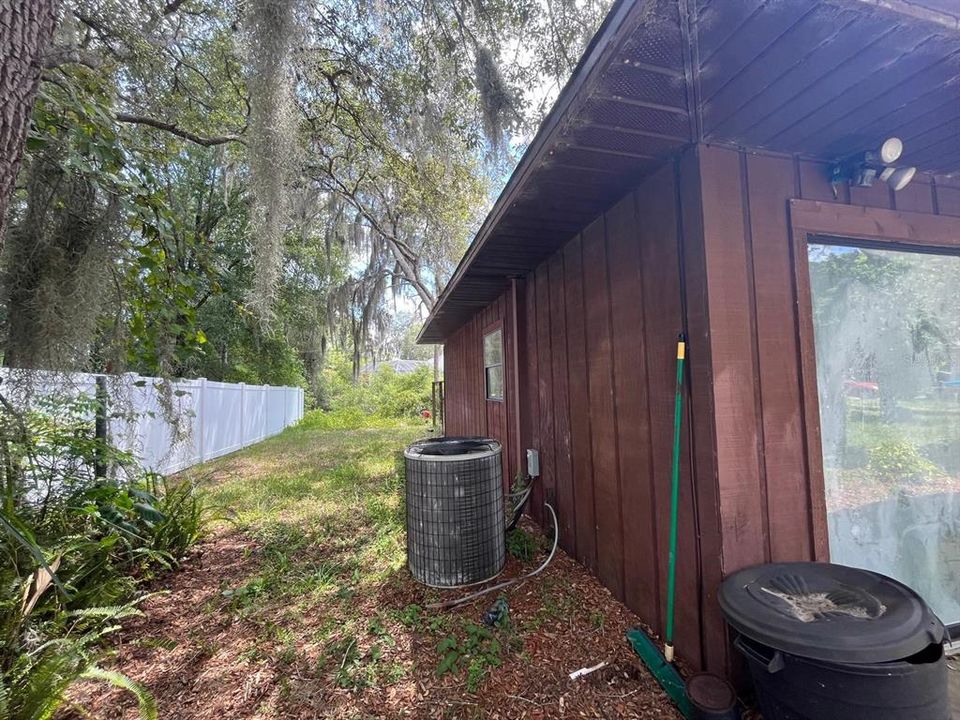 For Sale: $248,000 (3 beds, 2 baths, 1215 Square Feet)