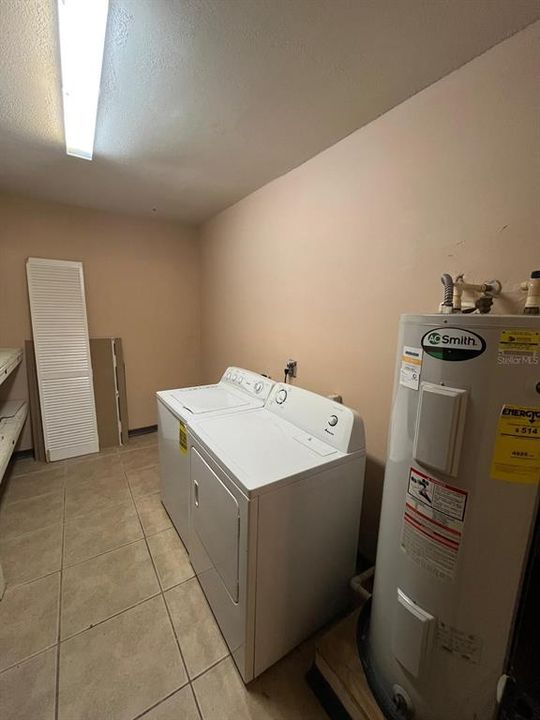 For Sale: $248,000 (3 beds, 2 baths, 1215 Square Feet)