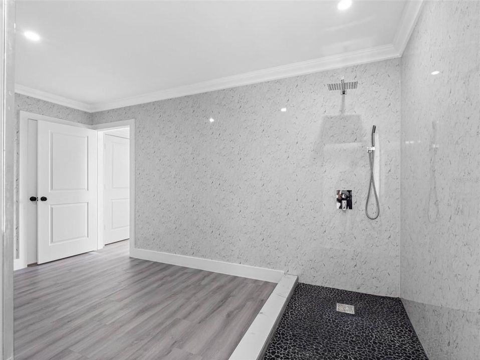 En Venta: $1,000,000 (6 camas, 4 baños, 4544 Pies cuadrados)