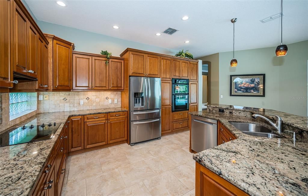 Activo con contrato: $799,900 (3 camas, 3 baños, 3164 Pies cuadrados)