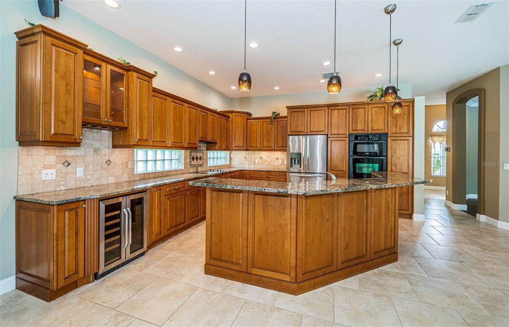 Activo con contrato: $799,900 (3 camas, 3 baños, 3164 Pies cuadrados)