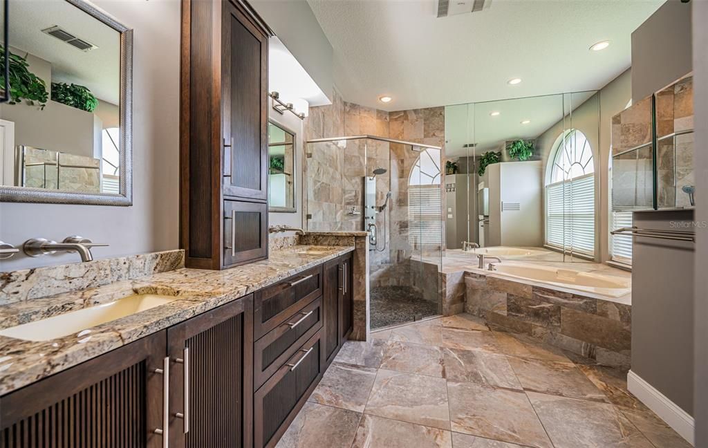 Activo con contrato: $799,900 (3 camas, 3 baños, 3164 Pies cuadrados)