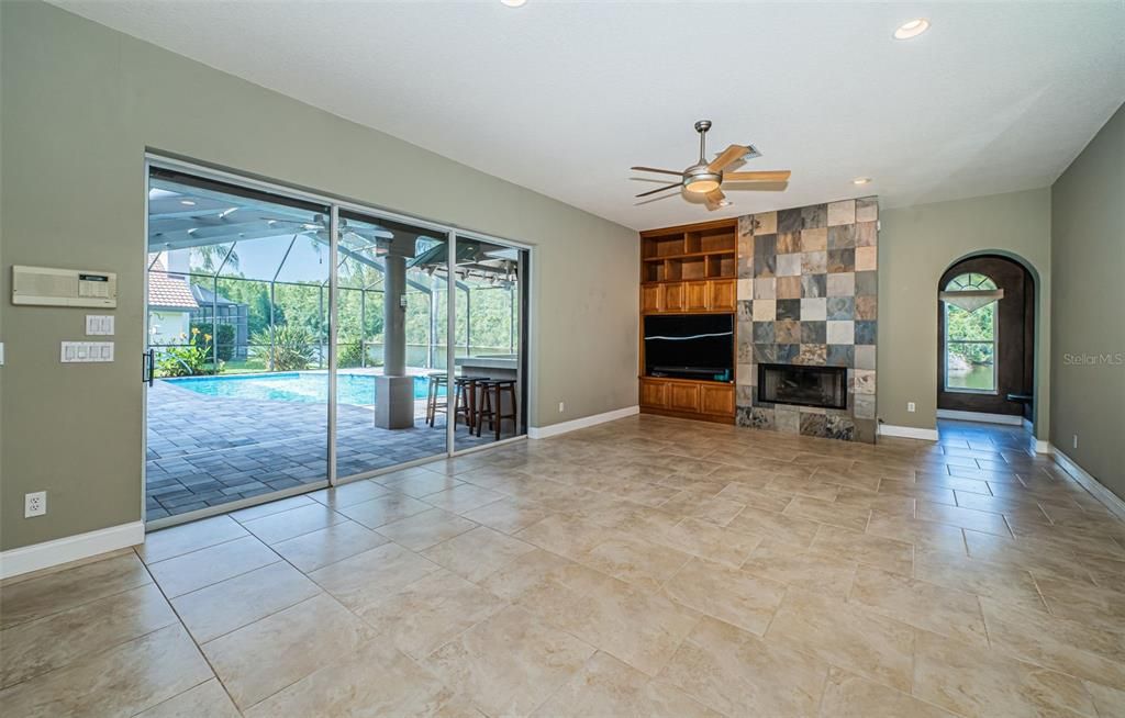 Activo con contrato: $799,900 (3 camas, 3 baños, 3164 Pies cuadrados)