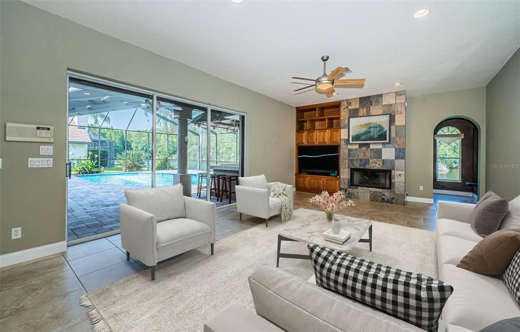 Activo con contrato: $799,900 (3 camas, 3 baños, 3164 Pies cuadrados)