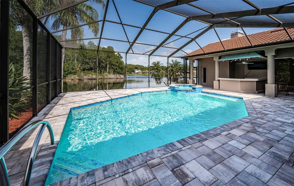 Activo con contrato: $799,900 (3 camas, 3 baños, 3164 Pies cuadrados)