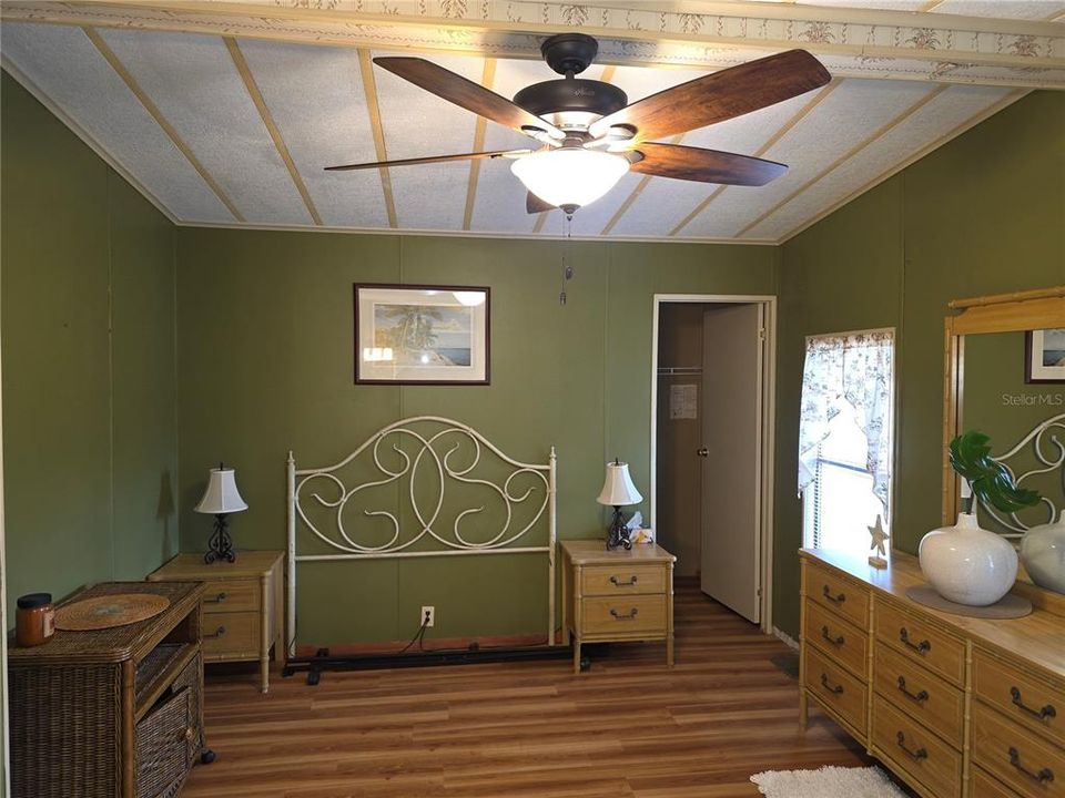 待售: $174,900 (2 贝兹, 2 浴室, 828 平方英尺)