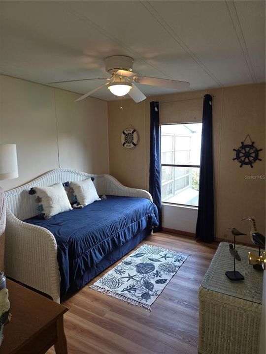 待售: $174,900 (2 贝兹, 2 浴室, 828 平方英尺)