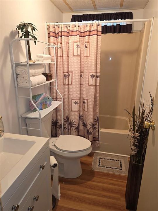 待售: $174,900 (2 贝兹, 2 浴室, 828 平方英尺)