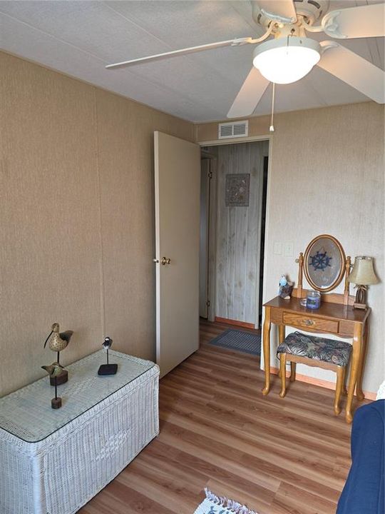 待售: $174,900 (2 贝兹, 2 浴室, 828 平方英尺)