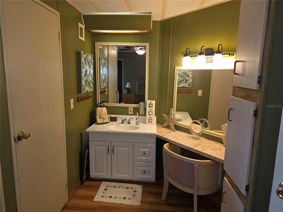 待售: $174,900 (2 贝兹, 2 浴室, 828 平方英尺)