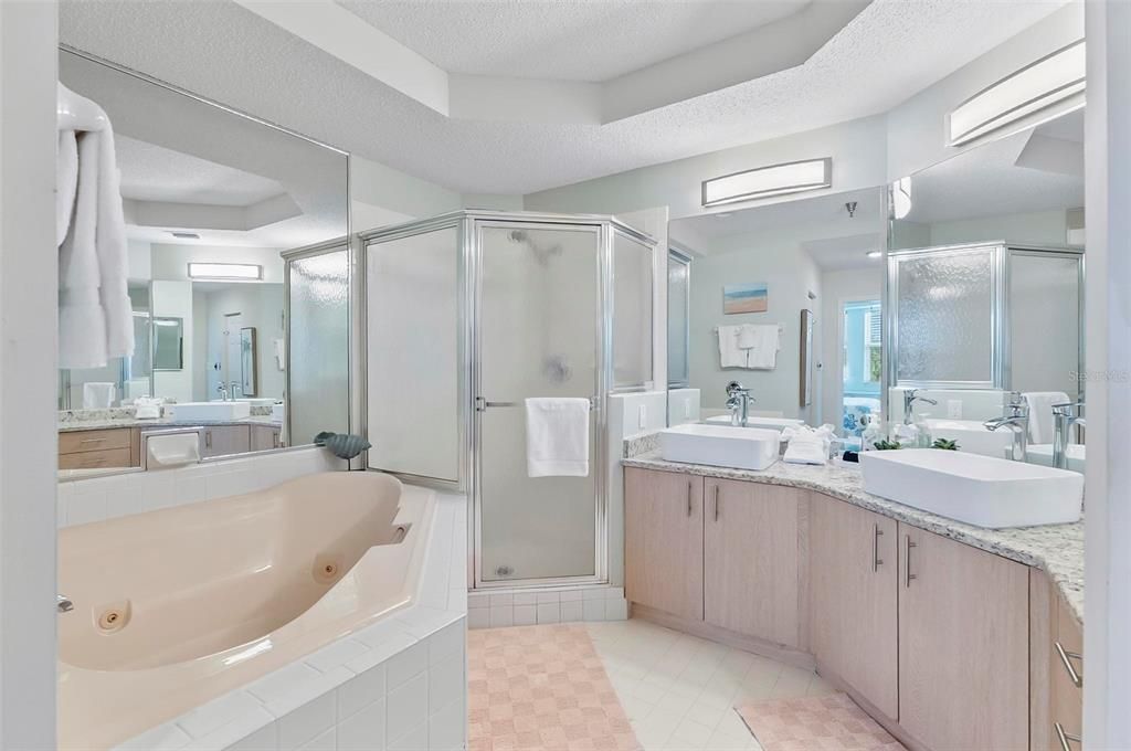 For Rent: $3,200 (2 beds, 2 baths, 1127 Square Feet)