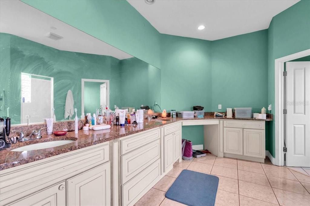 待售: $975,000 (4 贝兹, 2 浴室, 5820 平方英尺)