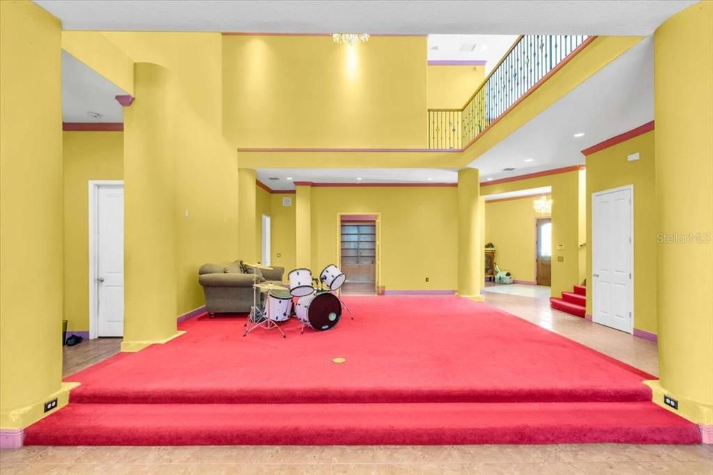 待售: $975,000 (4 贝兹, 2 浴室, 5820 平方英尺)