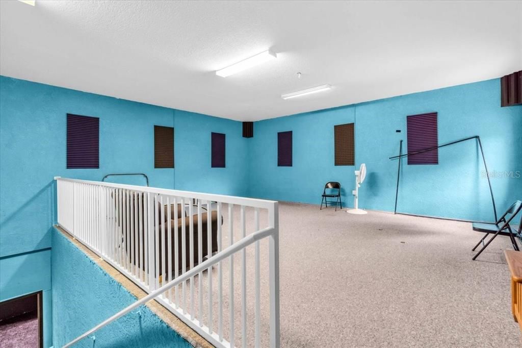 待售: $975,000 (4 贝兹, 2 浴室, 5820 平方英尺)