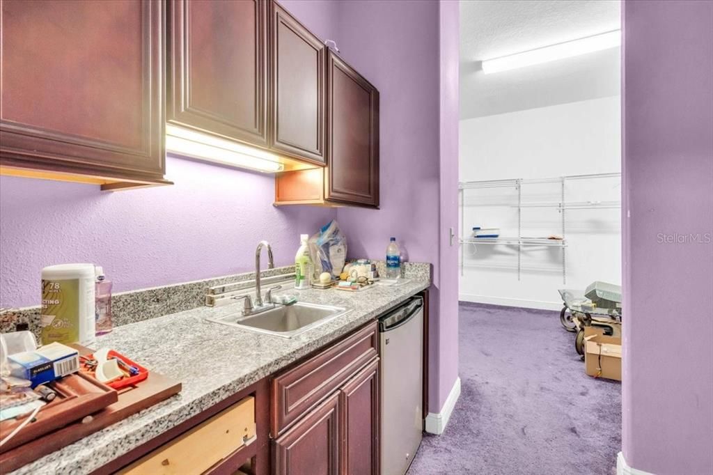 待售: $975,000 (4 贝兹, 2 浴室, 5820 平方英尺)