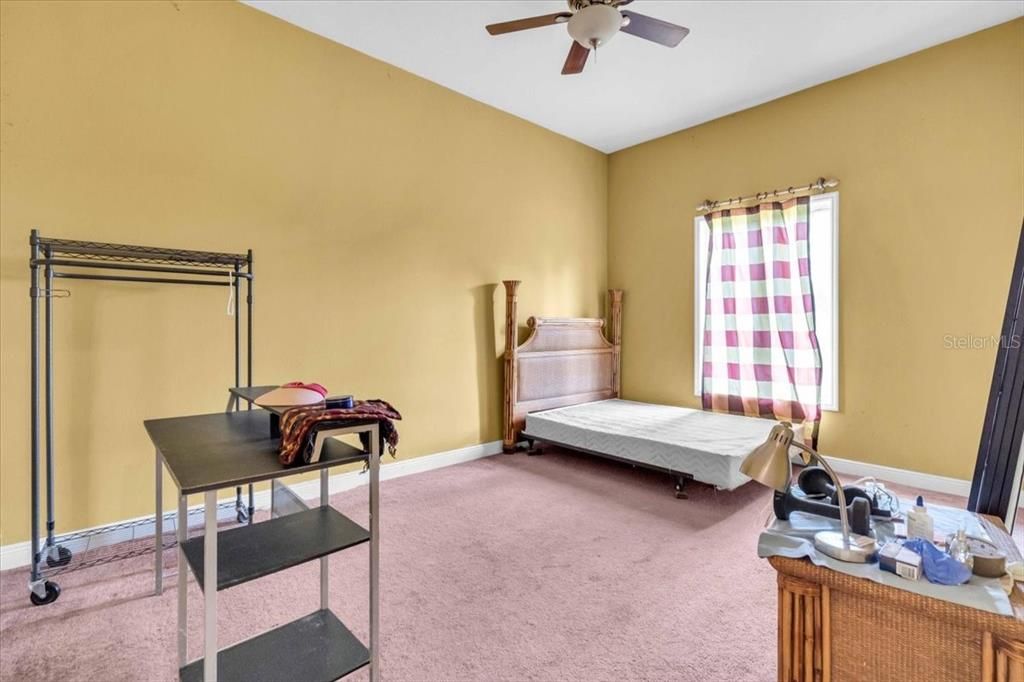 待售: $975,000 (4 贝兹, 2 浴室, 5820 平方英尺)