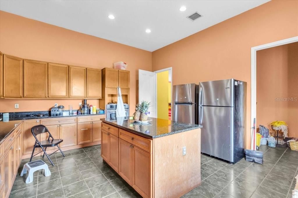 待售: $975,000 (4 贝兹, 2 浴室, 5820 平方英尺)