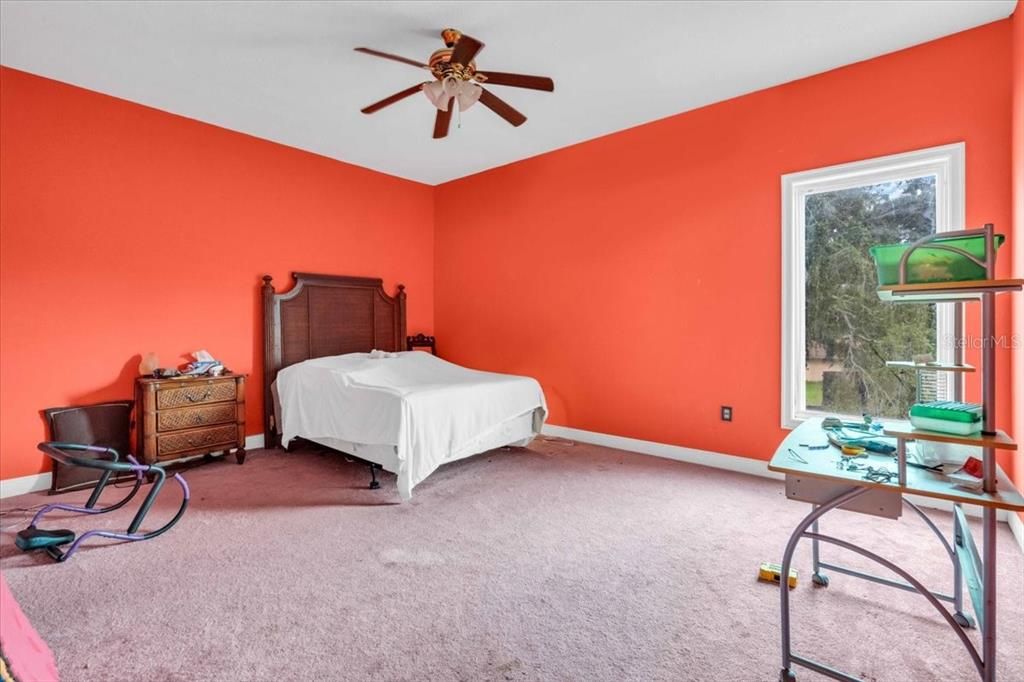 待售: $975,000 (4 贝兹, 2 浴室, 5820 平方英尺)