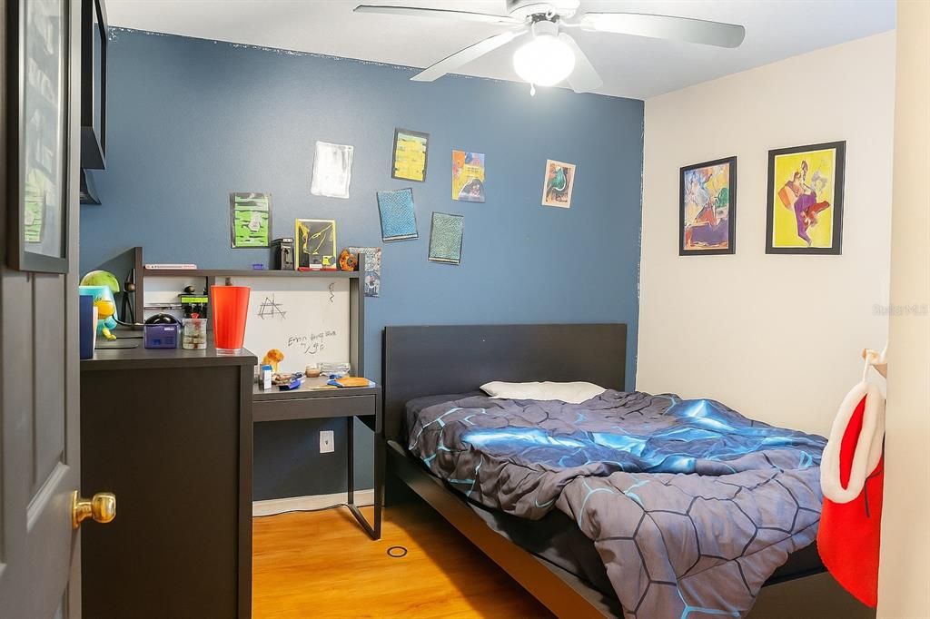 合同活跃: $265,000 (3 贝兹, 2 浴室, 1144 平方英尺)