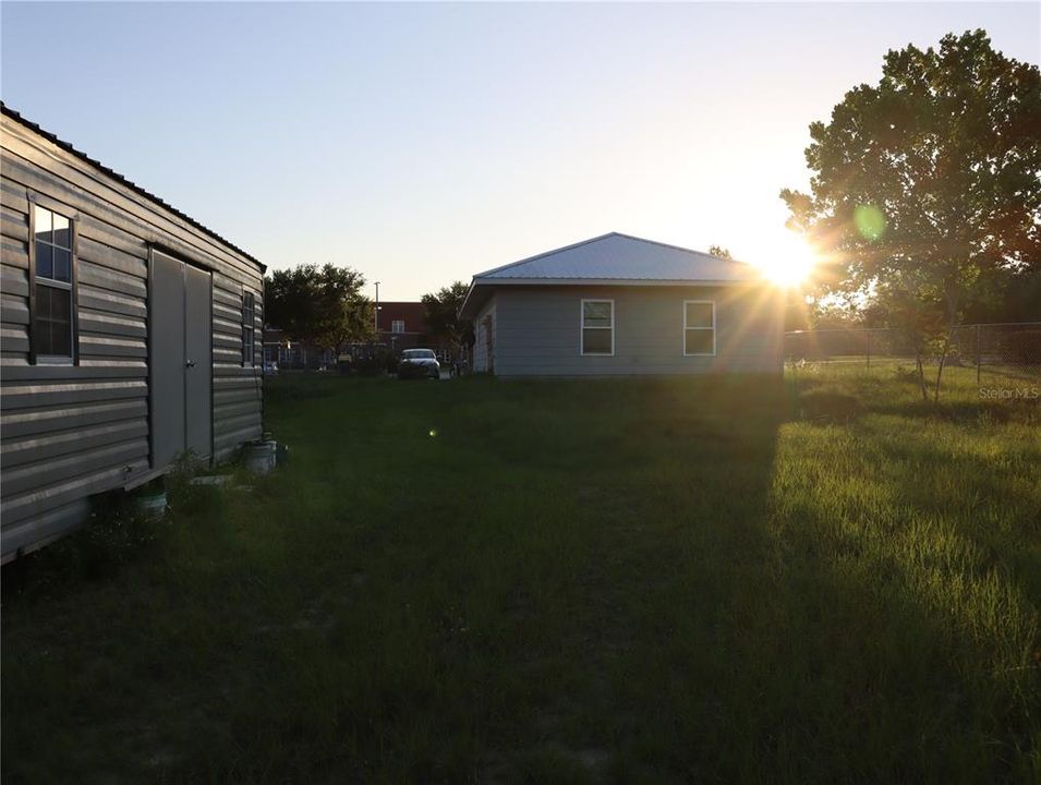 合同活跃: $265,000 (3 贝兹, 2 浴室, 1144 平方英尺)