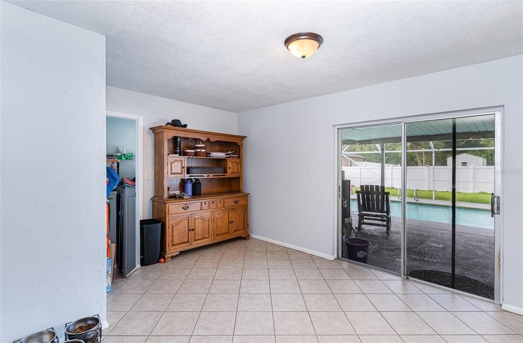 Под контрактом: $274,000 (3 спален, 2 ванн, 1286 Квадратных фут)