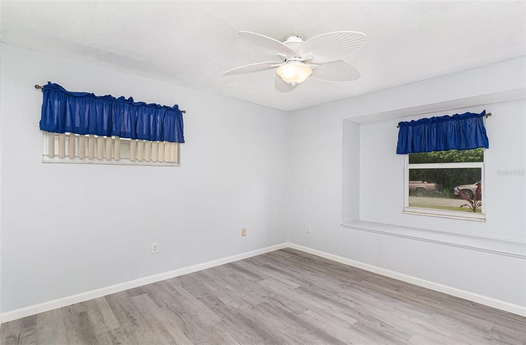 Под контрактом: $274,000 (3 спален, 2 ванн, 1286 Квадратных фут)