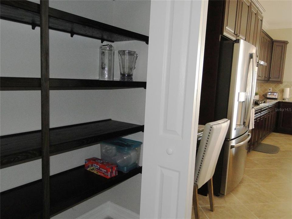 For Rent: $10,000 (3 beds, 2 baths, 2006 Square Feet)