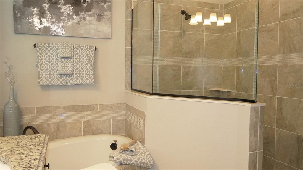 For Rent: $10,000 (3 beds, 2 baths, 2006 Square Feet)