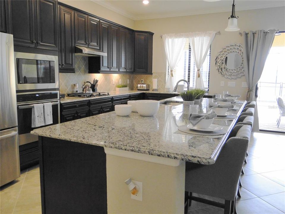 For Rent: $10,000 (3 beds, 2 baths, 2006 Square Feet)