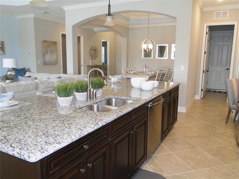 For Rent: $10,000 (3 beds, 2 baths, 2006 Square Feet)